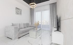 Elegant Apartments With Balcony & Parking Warsaw By Noclegi Renters
